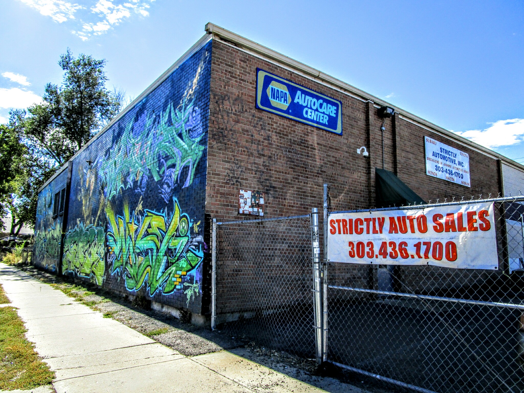 Strictly Automotive exterior sign and mural at 804 W 10th Ave